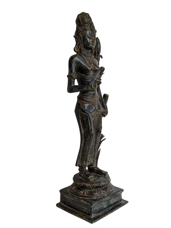 Lakshmi (Sri Devi) – Südindische Bronze-Göttinnenstatue, 17. Jahrhundert – Bildhauerei (photo 2 of 12)