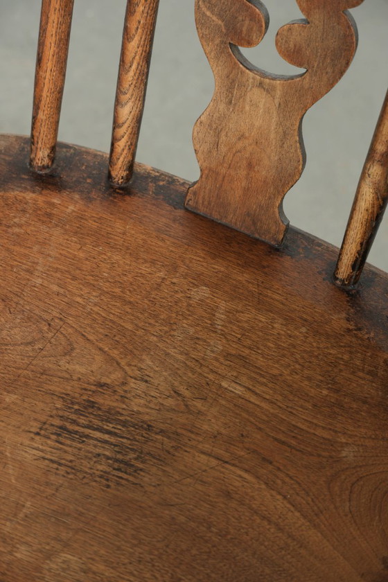 Image 1 of Antieke Engelse spijlenstoel, Windsor chair/ bijzetstoel uit begin 19e eeuw met mooie diepe kleuren