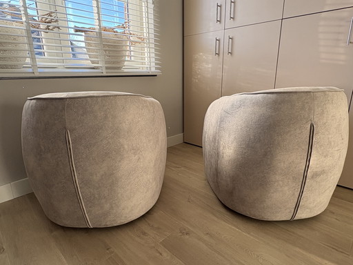 2 luxurious swivel armchairs from Arma Interiors