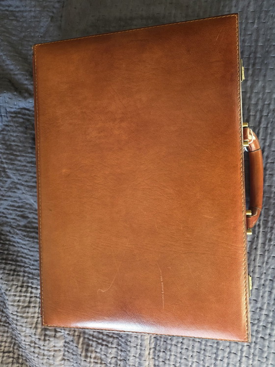 Elegant Vintage Leather Attaché Case – Decorative Objects (photo 9 of 9)