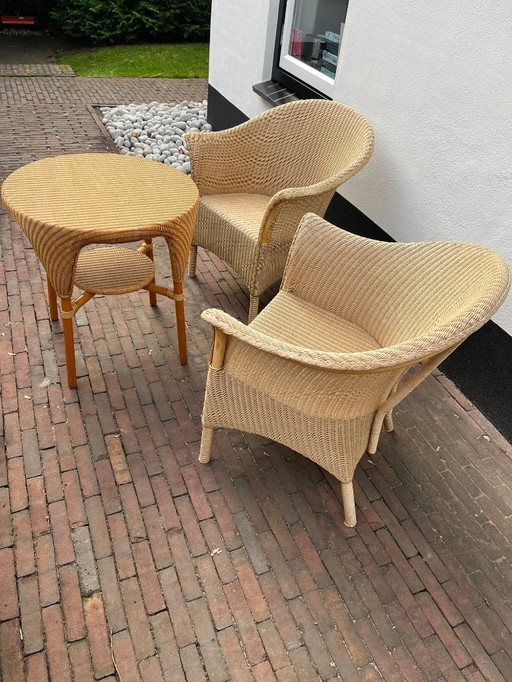 Tavolo originale Lloyd Loom (di Prestige) con 2 sedie Lloyd Loom abbinate