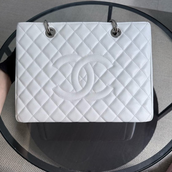 Image 1 of Borsa tote Chanel GST Grand Shopping - Pelle trapuntata Caviar, colore bianco, con finiture argentate, serie 14