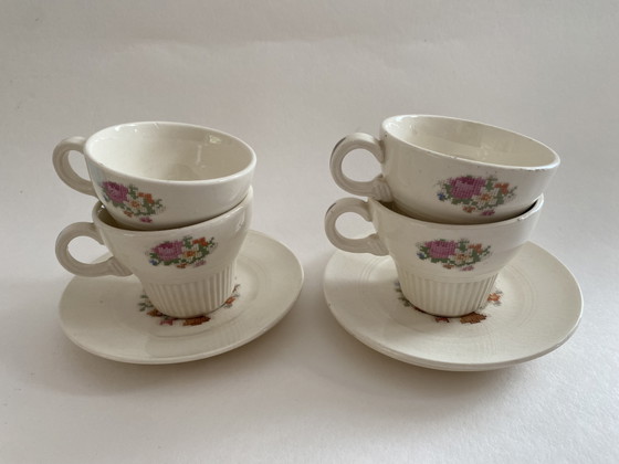 Image 1 of Cesta de porcelana Salem, fabricada en EE. UU. aproximadamente en 1950.