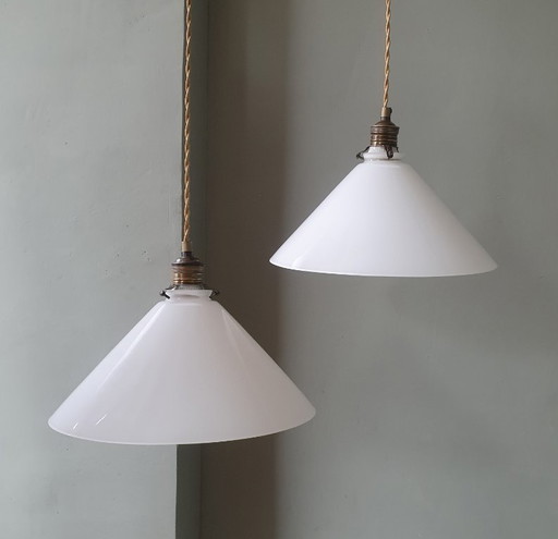 Set (2) Vintage pendant lamps in opaline / milk glass - banker's lamp or shoemaker's lamp