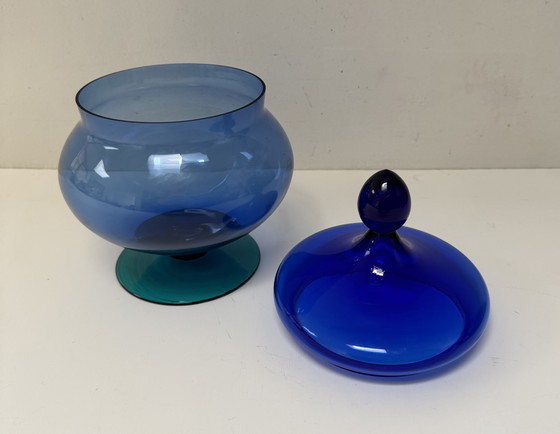 Image 1 of Bonbonnière en verre bleu Empoli vintage | Conception italienne