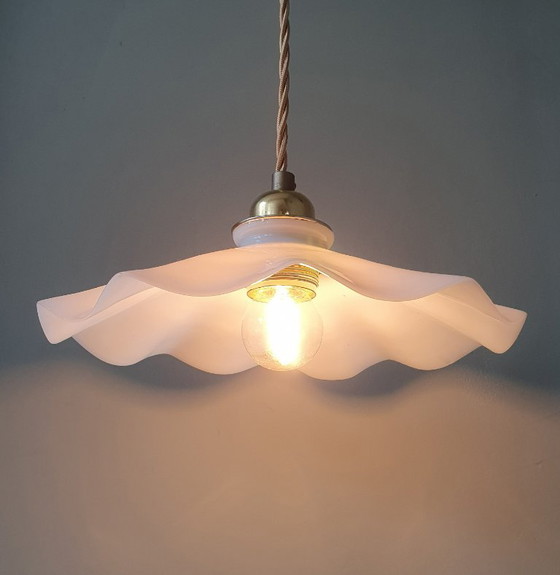 Vintage French Opaline pendant lamp with corrugated shade – Metal (photo 15 of 20)