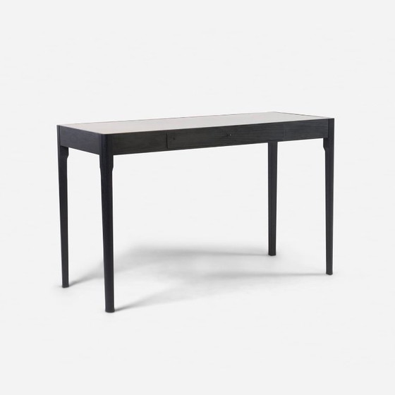 Image 1 of James Mudge: scrivania con piano in ottone