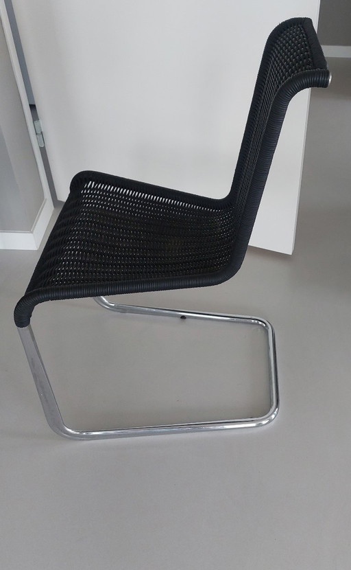 Eetkamertafel Spectrum TE 10 en 4 stoelen Tecta B 20