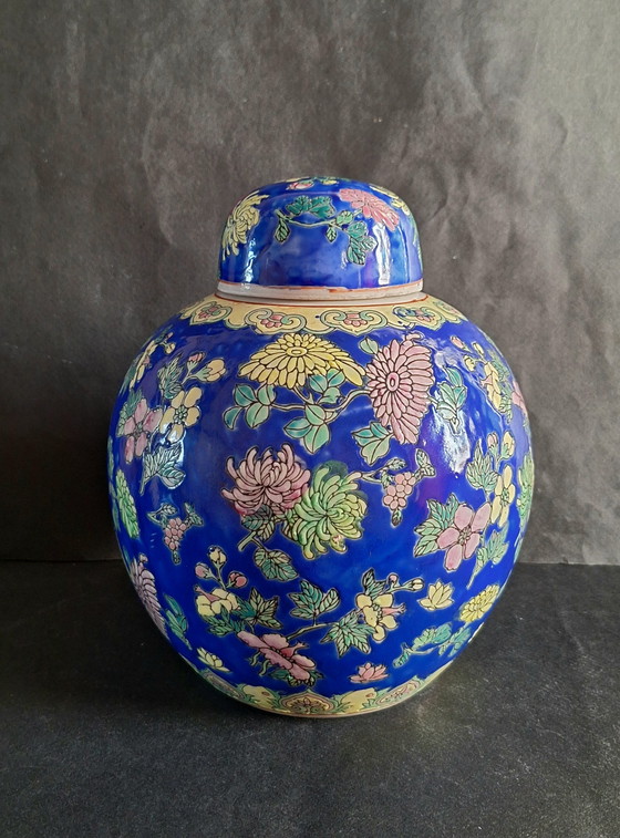 Image 1 of Grande vaso da zenzero cinese decorato in policromia con coperchio. Vintage.