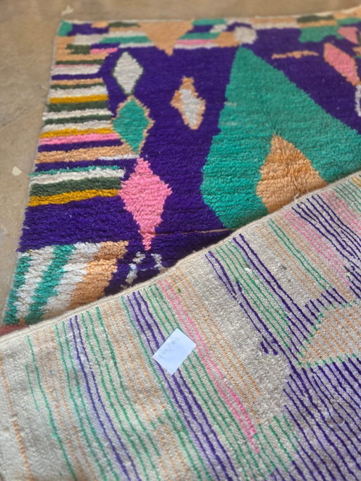 Lila-grüner marokkanischer Boujaad-Teppich 242 x 154 cm