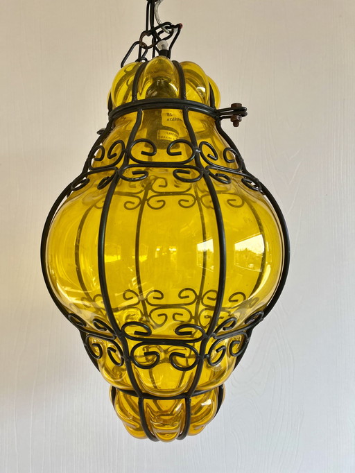 Venetiaanse lamp van geblazen glas in amberkleur