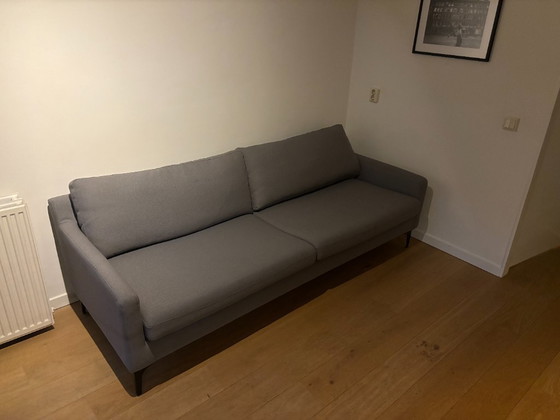 Image 1 of Astha, canapé 3 places, coloris Cura Gris clair, hauteur des pieds 17 cm, structure en métal noir