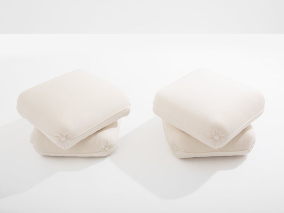 Image 1 of Jacques Charpentier per Maison Jansen coppia di pouf in alpaca bianca anni '70