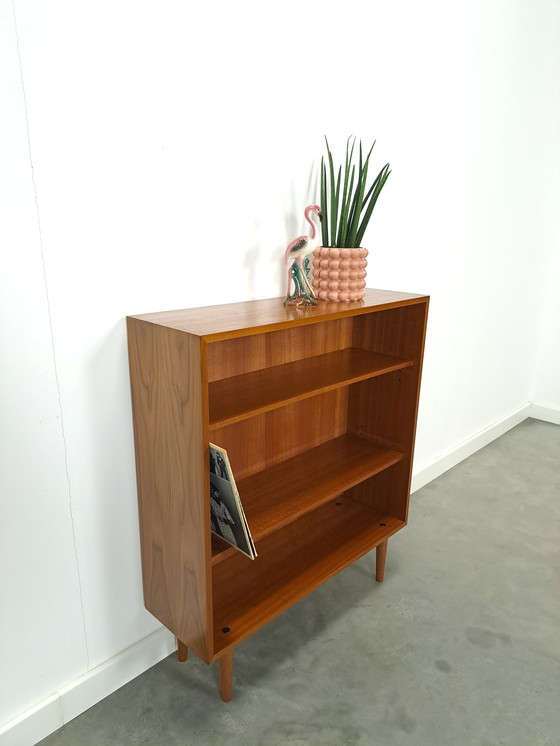 Image 1 of Bibliothèque en placage de noyer LP Cupboard With Shelves No. 2