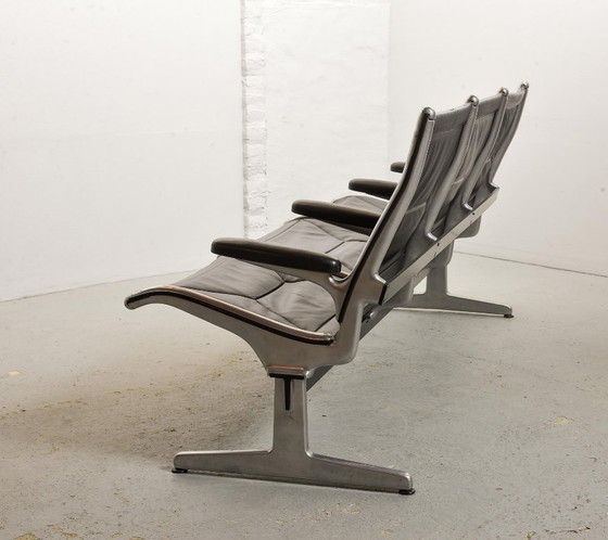 Image 1 of Midcentury-Design Charles Eames Black Leather Three-Seat Tandem Sling Airport Bench for Herman Miller. USA, 1960s.
