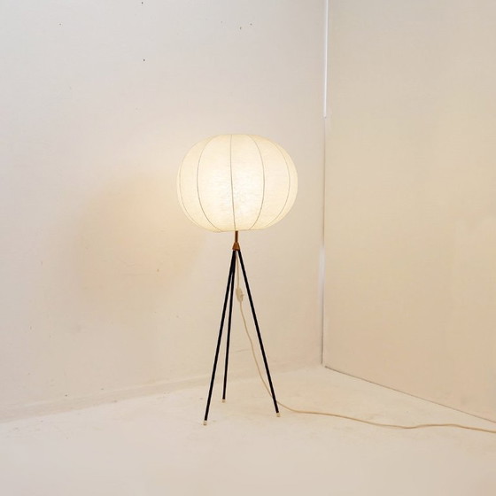 Image 1 of Lampadaire tripode vintage Cocoon avec touches de laiton, années 1960