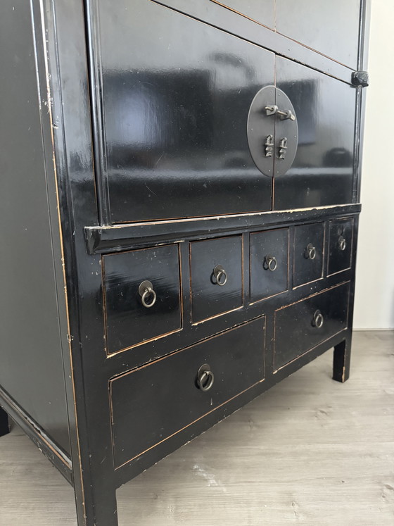 Antiker chinesischer Schrank, schwarz – 105 x 61 x 182 cm – Schränke, Metal, Wood (photo 7 of 14)