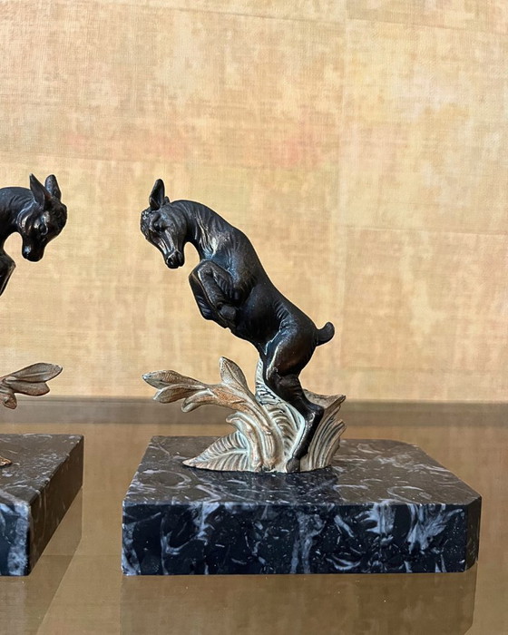 Image 1 of Fermalibri Art Déco vintage – Bronzo e marmo Portor – Francia, 1930