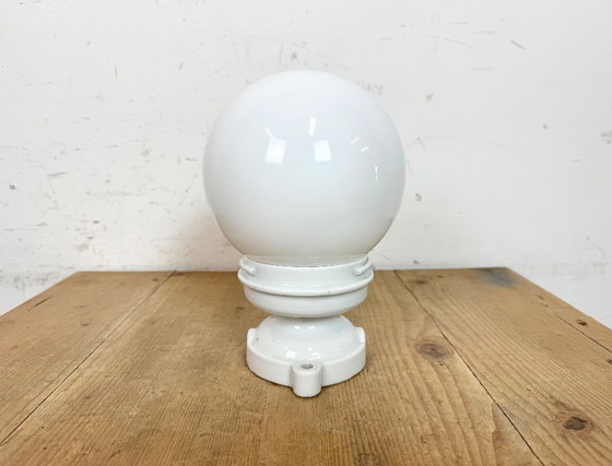 Image 1 of Vintage porseleinen plafondlamp met melkglas, jaren 50