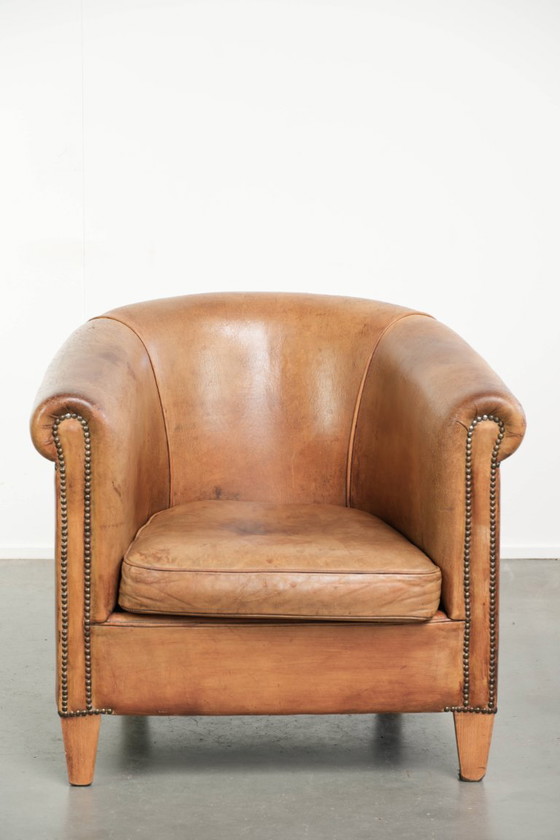 Fauteuil club robuste en cuir de mouton couleur cognac clair, avec clous décoratifs – Wood, Klassiek (photo 2 of 12)