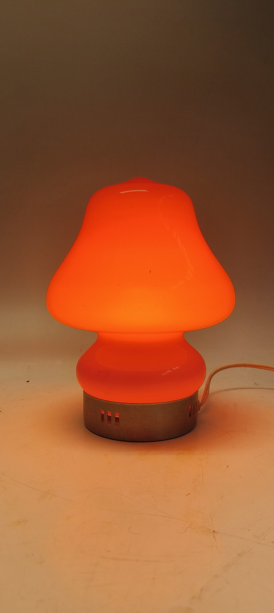 Image 1 of Lampe de table vintage en verre orange de style Murano, évoquant l'ère spatiale