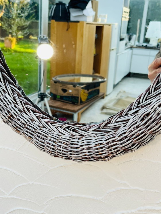 Image 1 of Vintage ovale spiegel van gevlochten riet uit de jaren 60.