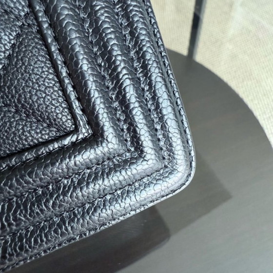 Image 1 of Chanel Boy Medium - Caviar 28CM Nuovo Medium Trapuntato Nero Rutenio Hardware Argento