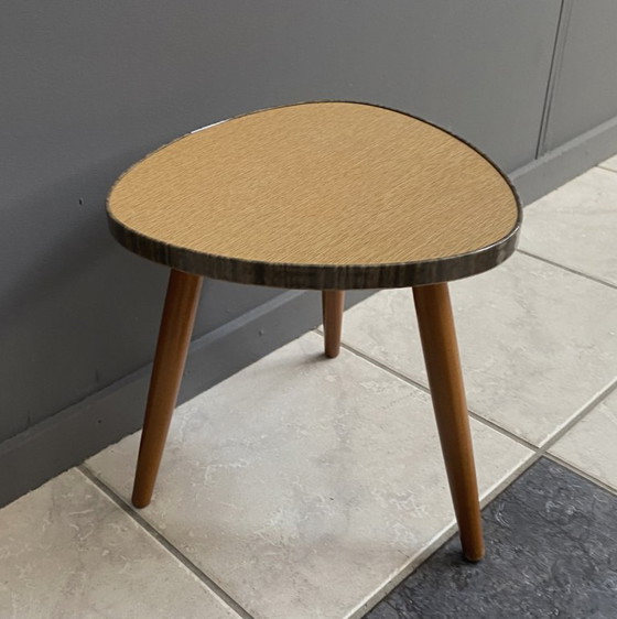 Bruin Driehoekig Plantentafeltje jaren 60 – Wood, lamine (photo 7 of 8)