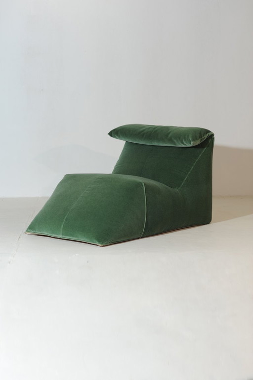 Chaise longue 'Le Bambole' de Mario Bellini pour C&B Italia en velours mohair vert Eden