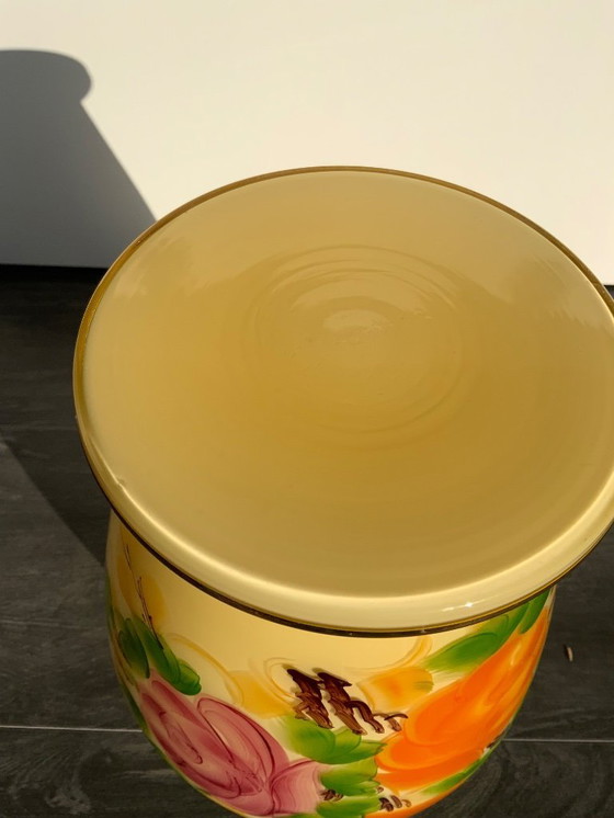 Image 1 of Grande vaso in opalino di uranio, decoro floreale Art Nouveau. Boemia