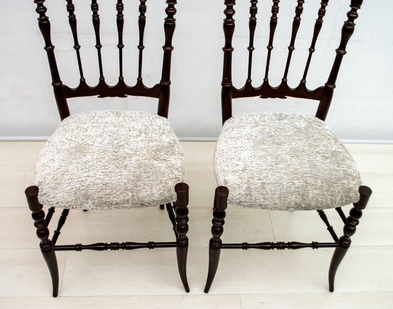 Image 1 of Paar Gaetano Descalzi Italienische Chiavari-Stühle mit hoher Rückenlehne aus der Mitte des Jahrhunderts, 1950er Jahre