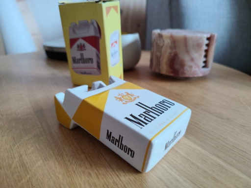 Vintage 90's asbak Marlboro 