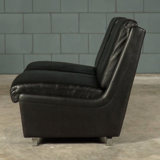 Image 1 of Conjunto de sofás de cuero negro de mediados de siglo – década de 1960