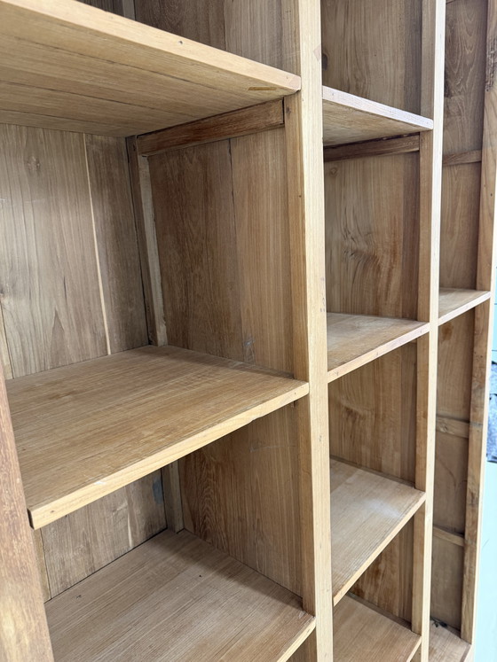 Großer Designer-Schrank aus Teakholz mit 12 Fächern | 215 cm – Bücherregale, Wood (photo 5 of 5)