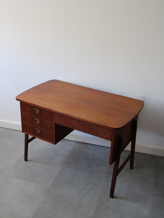 Image 1 of Scrivania vintage danese in teak