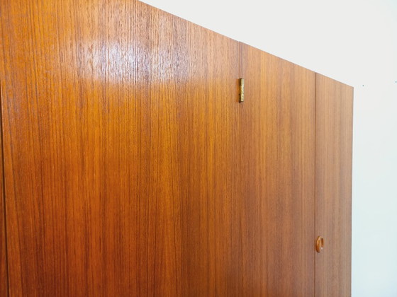 Image 1 of Armadio vintage in teak in stile scandinavo degli anni '60