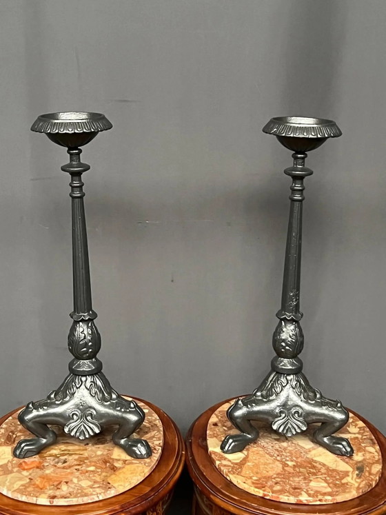 Paire de chandeliers massifs en fonte de style Renaissance. – Bougeoirs et chandeliers, Cast Iron (photo 2 of 7)