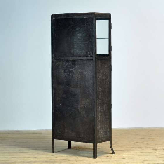 Antique industrial metal display cabinet, circa 1920 – Glass, Vintage (photo 13 of 13)