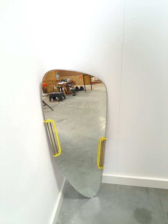 Image 1 of Spiegel met gele kunststof details