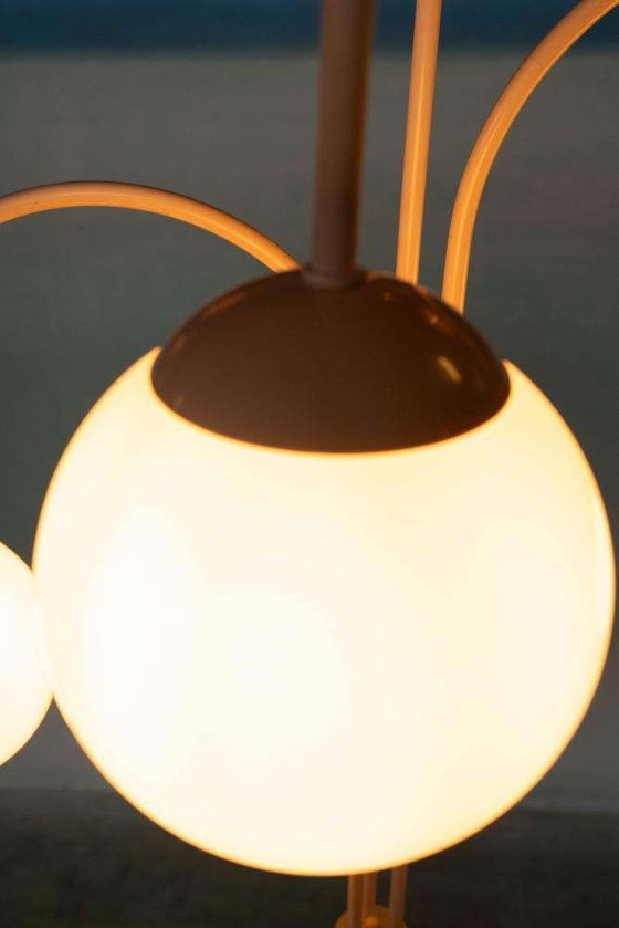 Image 1 of Space age waterfall floor lamp minimalist floor lamp white