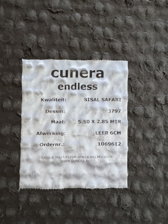 Image 1 of Groot sisaltapijt met allure