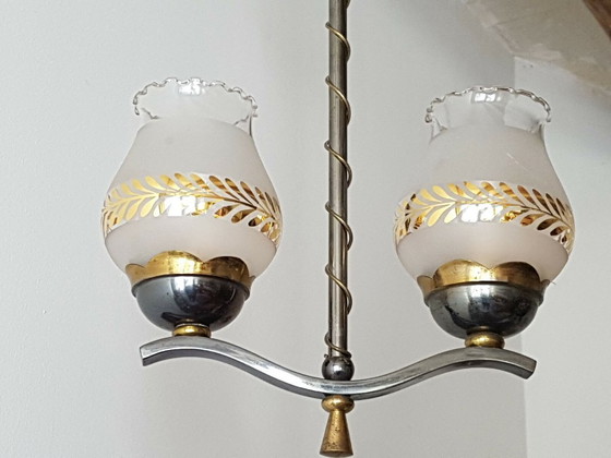 Image 1 of Vintage plafondkroonluchter uit de jaren 1950, messing en metaal met patina.