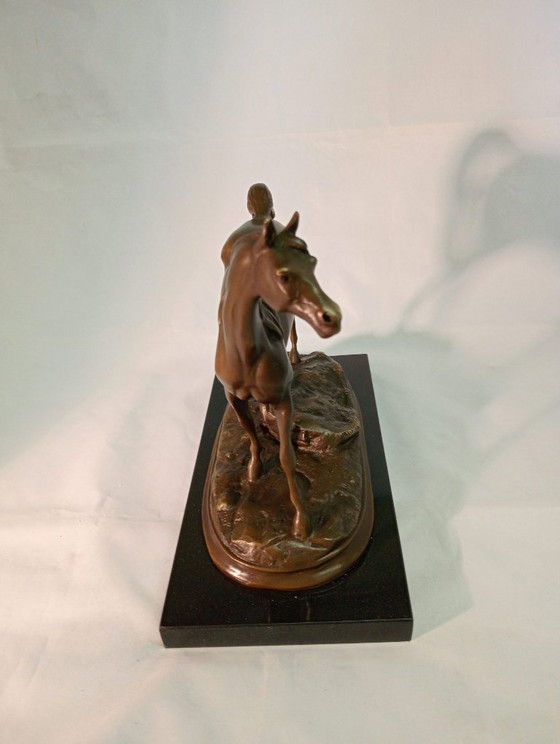 Sculptures de cheval en bronze sur socle noir, Pierre, Marron, Klassiek (photo 6 sur 6)