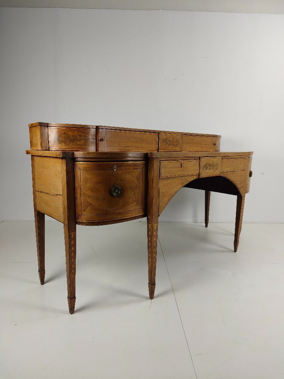 Image 1 of Engels dressoir in Georgische Revival-stijl – begin 19e eeuw