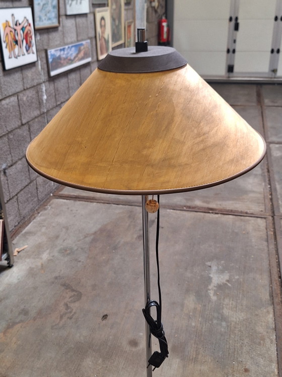 Image 1 of Herda staande schemerlamp met houten fineerkap
