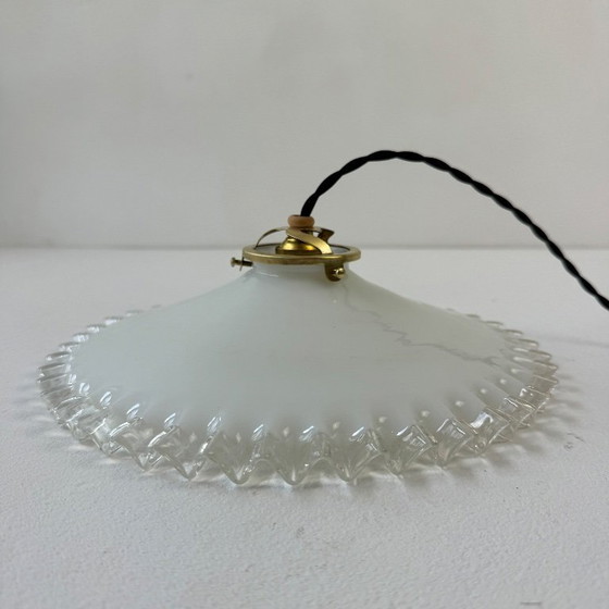 Image 1 of Lampada a sospensione antica in opalino intrecciato vintage da 26 cm