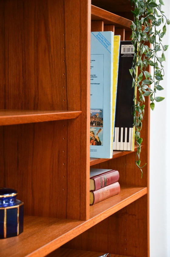 Image 1 of Credenza alta vintage in teak, mobile da terra Hundevad in stile danese di metà secolo