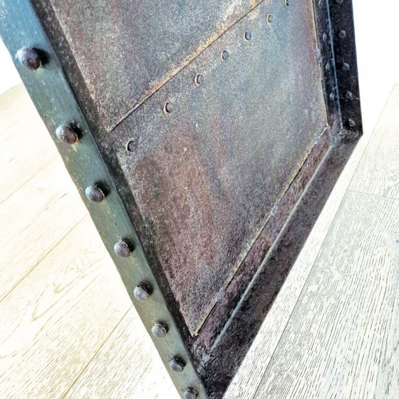 Image 1 of Industriële geklinknagelde tafel