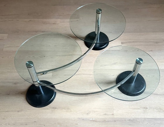 Image 1 of Nella forma del tavolino da caffè 'multi Level' di Ronald Schmitt Design.