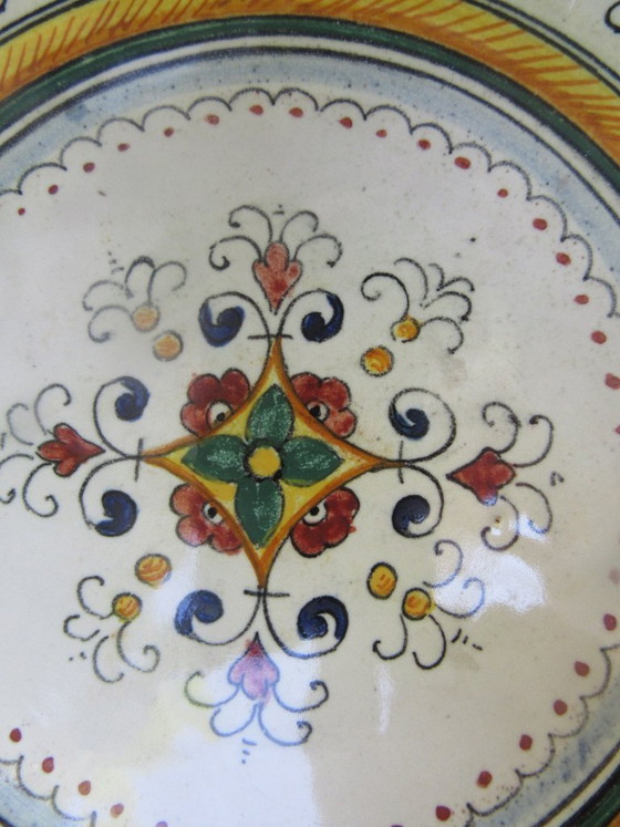 Antiker kleiner Keramikteller aus Deruta, Italien, Durchmesser 21 cm, Raffaellesco-Muster – Dekorative Objekte (photo 3 of 7)